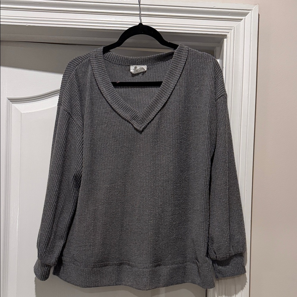 ANDREE BY UNIT V-Neck Sweater in Dark Gray